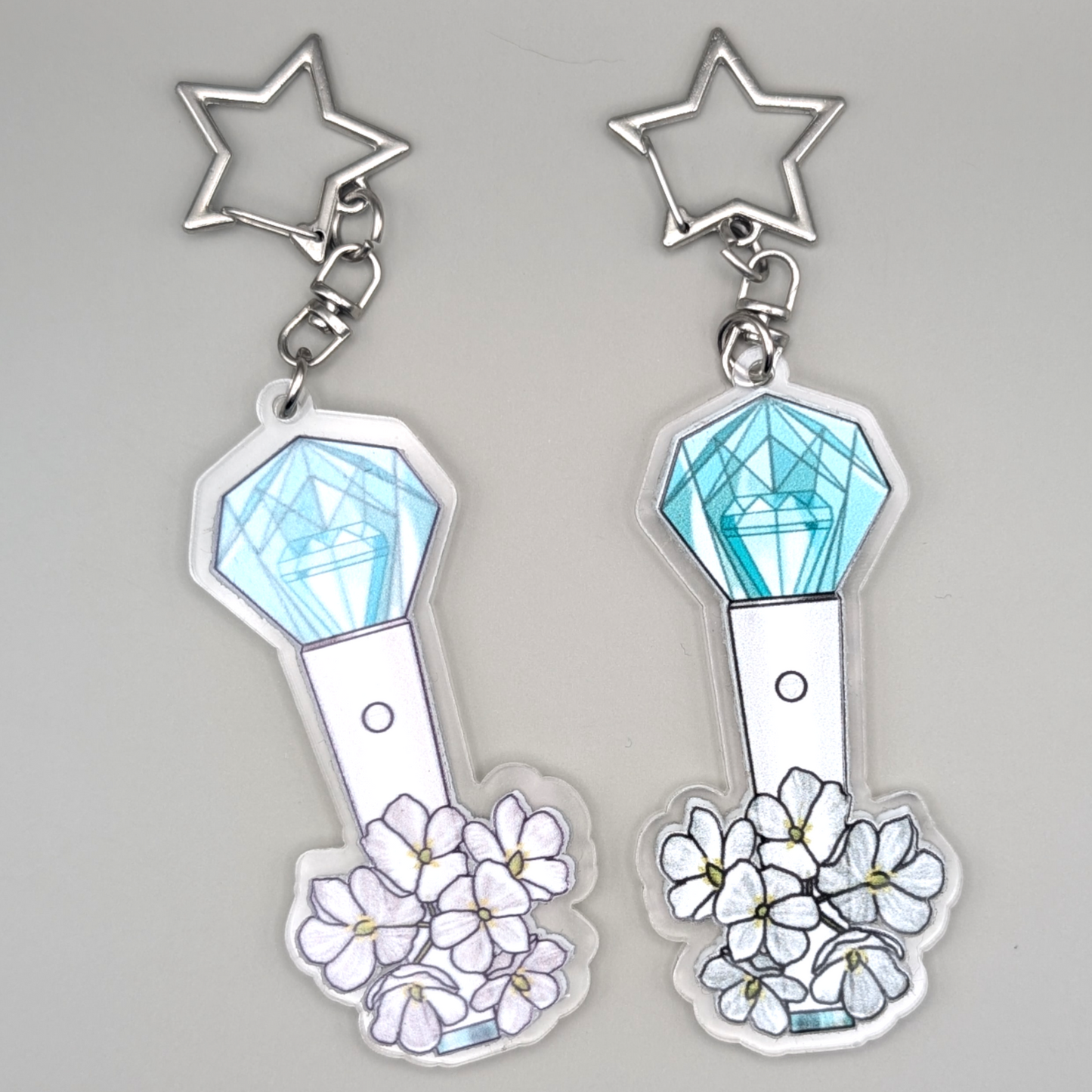 Shinee Lighstick with Ghost Flowers Keychain with a silver Star Keyring